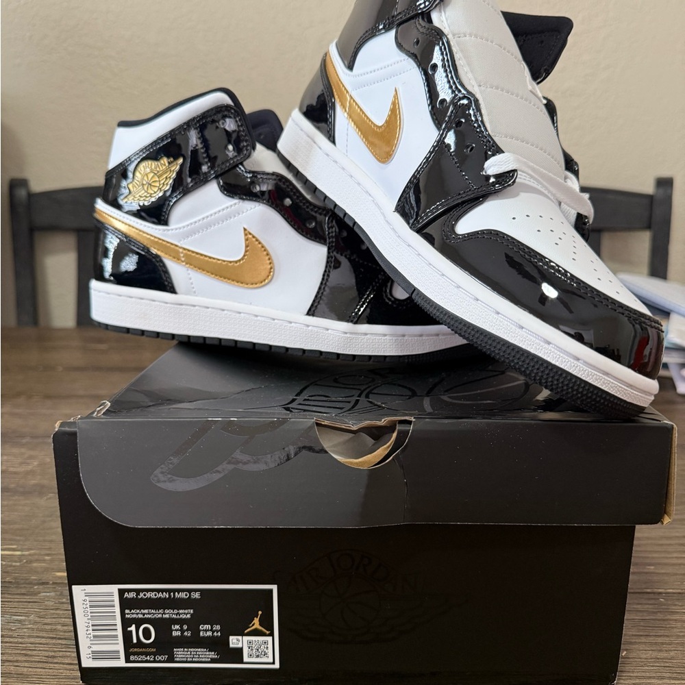 Jordan Air 1 Mid SE Black Metallic Gold